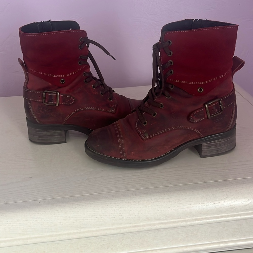 Taos Crave Boots size 7.5/38